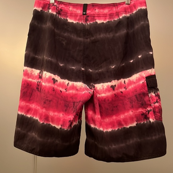 O’Neill Men’s Board Shorts, Black and Pink Tie Dye, 34, Excellent Condition - Picture 2 of 2